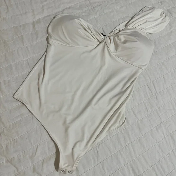 Body Contour Compression Silky One Shoulder Twist Thong Bodysuit - Picture 5 of 7